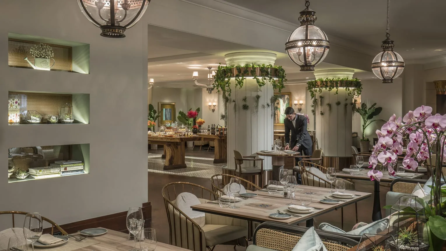 Four Seasons Singapore breakfast restaurant buffet included with Preferred Partner booking